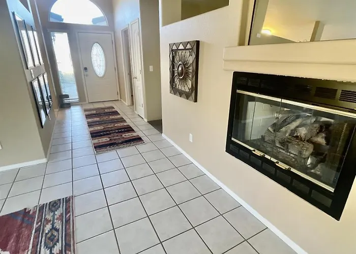 Holiday home Spacious Pet-friendly Wfenced Yard &