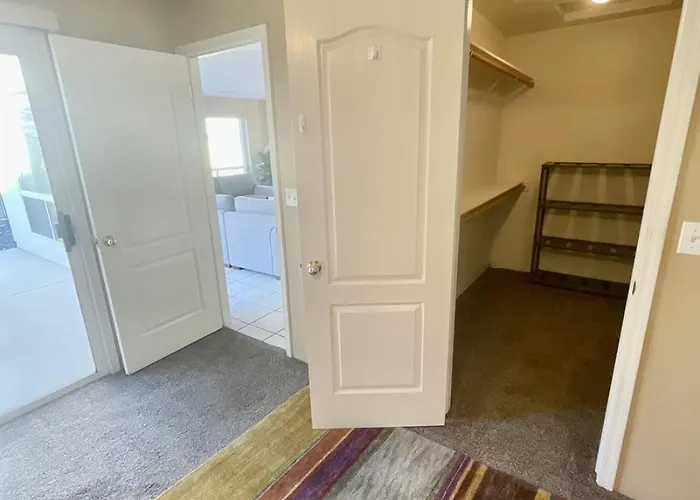 Holiday home Spacious Pet-friendly Wfenced Yard & *