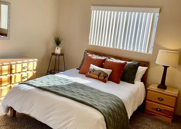 Spacious Pet-friendly Wfenced Yard & Holiday home