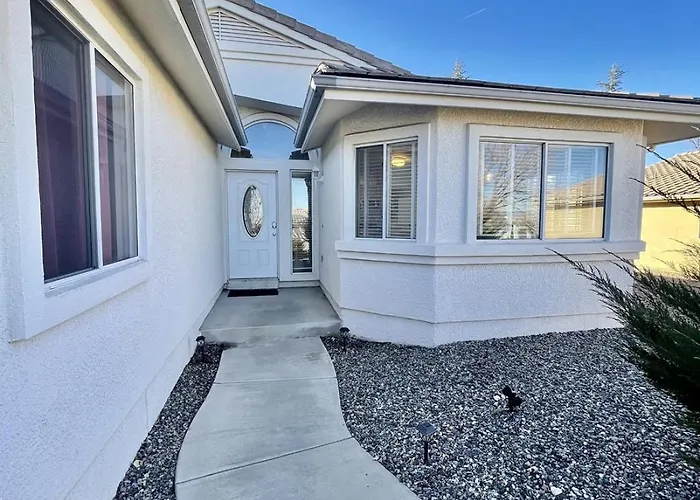 Spacious Pet-friendly Wfenced Yard & Holiday home