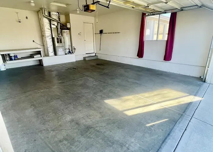 Holiday home Spacious Pet-friendly Wfenced Yard & *